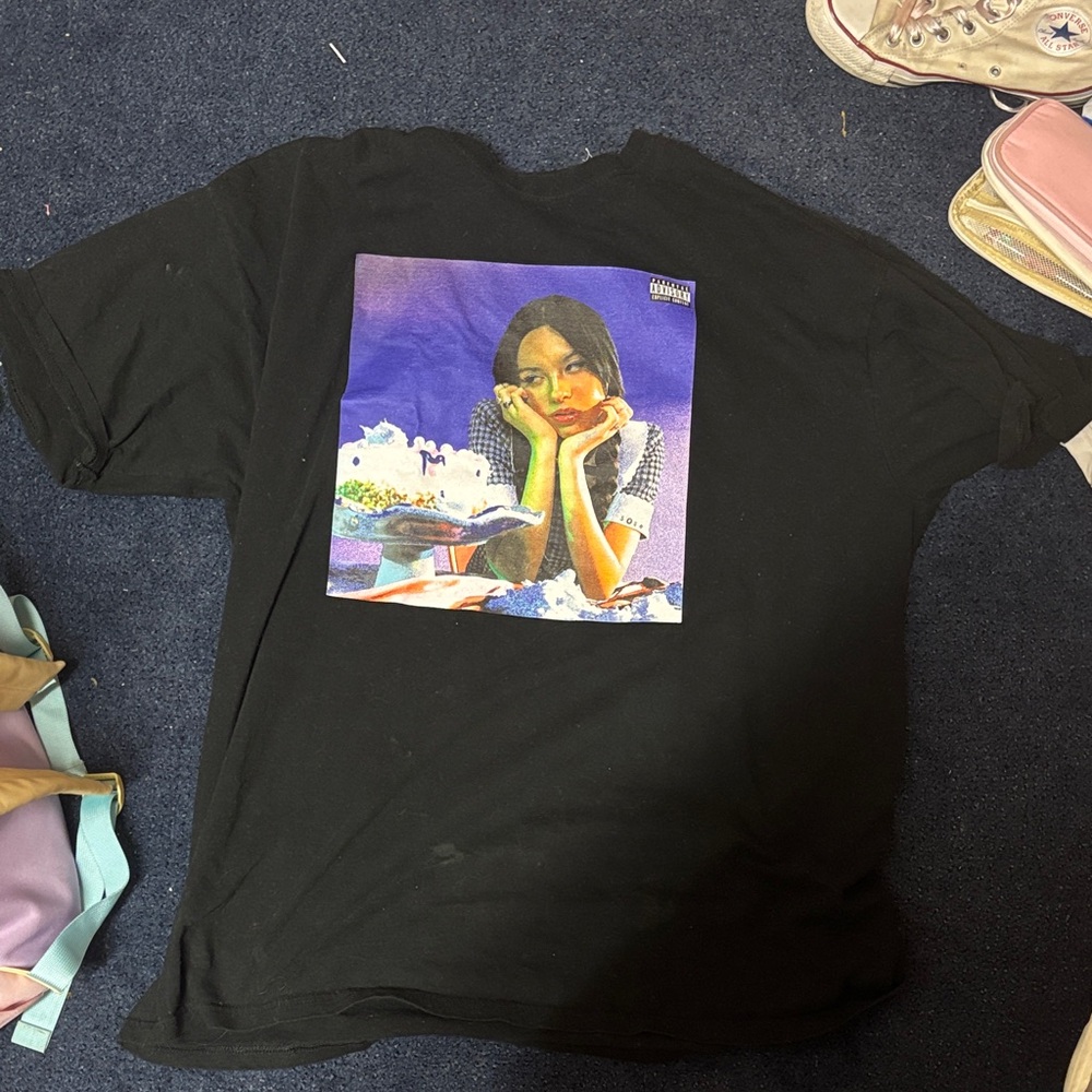 olivia rodrigo concert shirt!!
